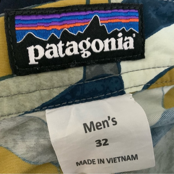 Patagonia Wavefarer Engineered Board Shorts Multicolored Blocked. Size Large. - Picture 6 of 7